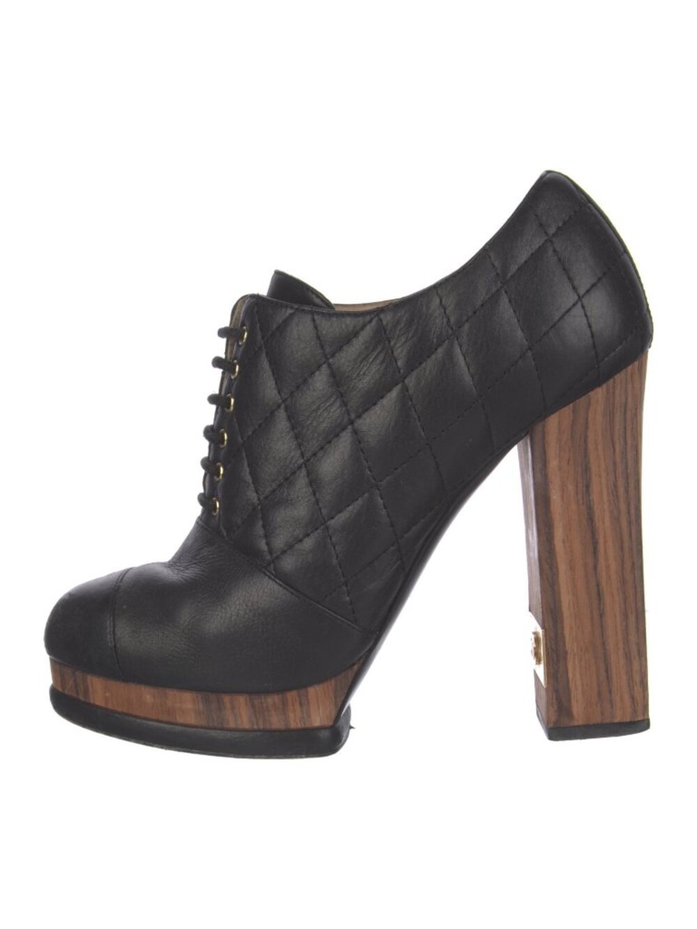 Chanel Interlocking CC Logo Leather Pumps